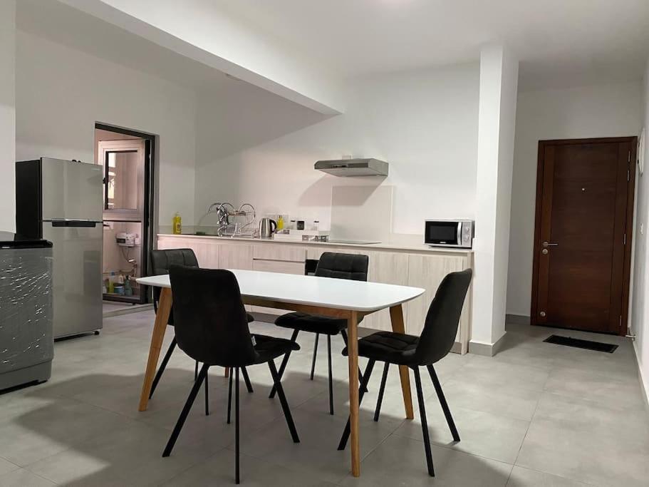 Modern Flat In Flic En Flac-Walk To The Beach ภายนอก รูปภาพ