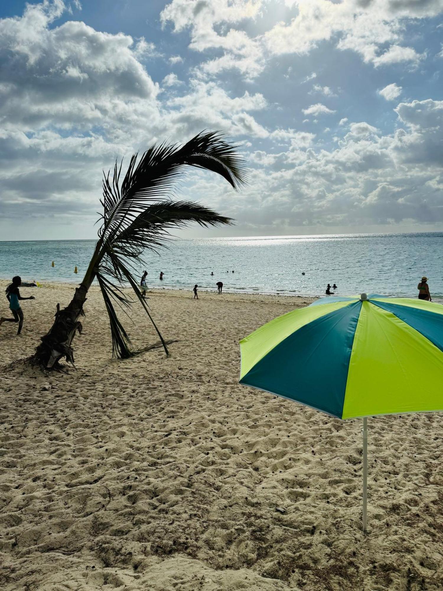 Modern Flat In Flic En Flac-Walk To The Beach ภายนอก รูปภาพ