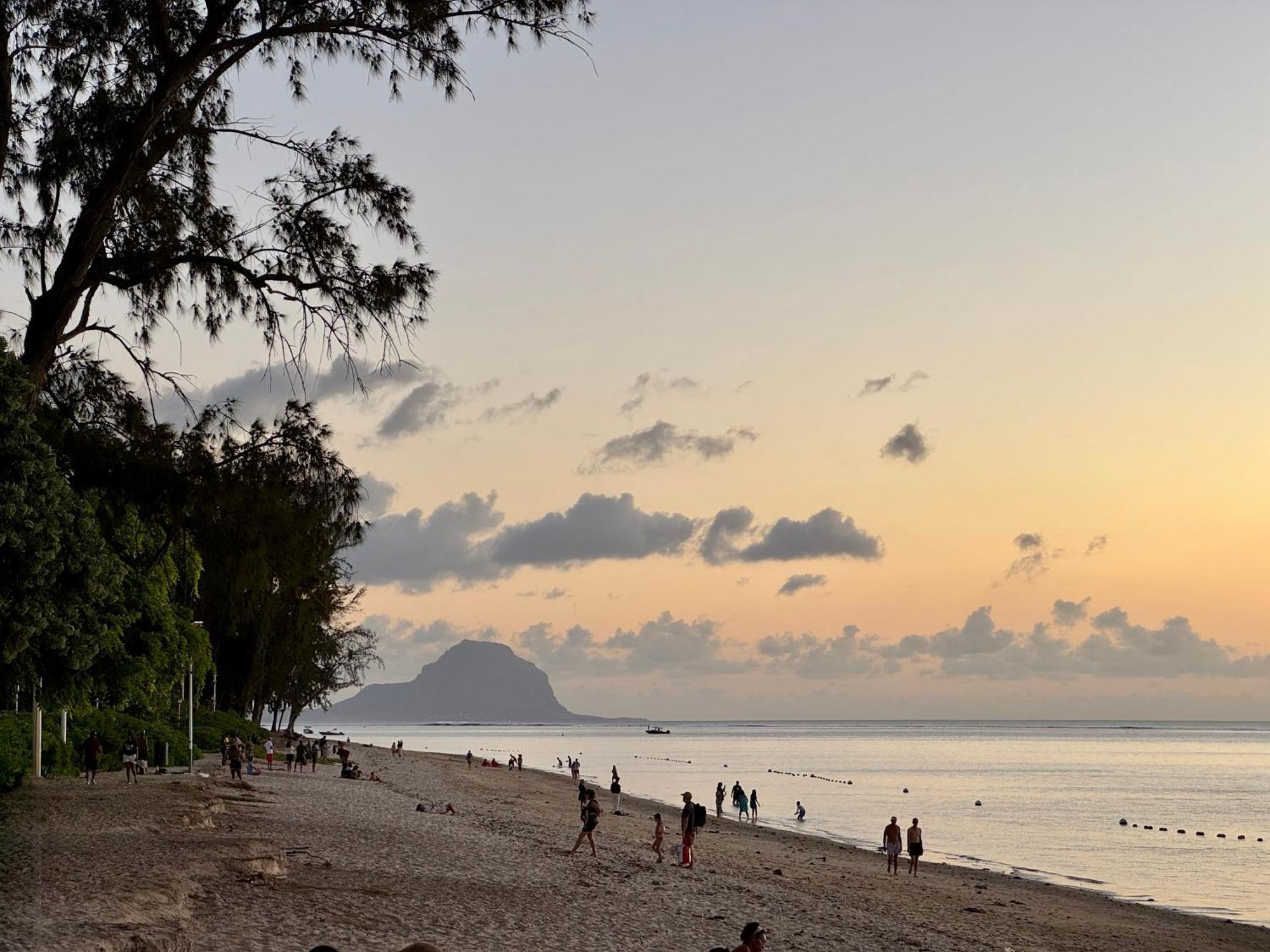 Modern Flat In Flic En Flac-Walk To The Beach ภายนอก รูปภาพ